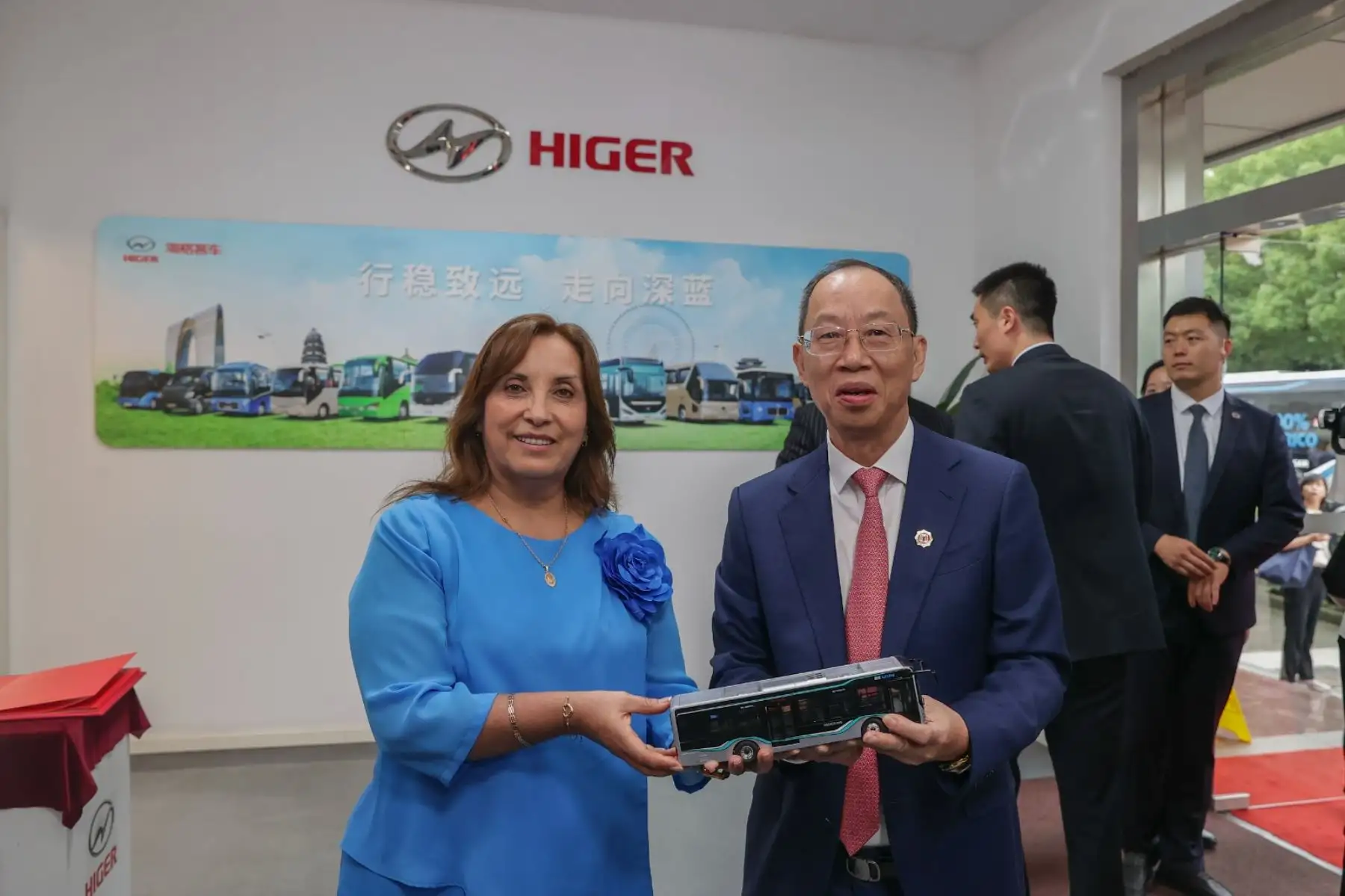 Presidenta de la república visita la empresa Higer junto con la delegación oficial peruana. Foto: ANDINA/ Prensa Presidencia