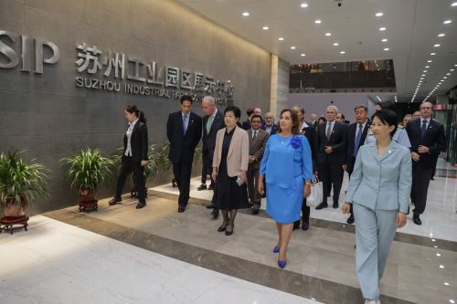 Presidenta de la república visitó el Parque industrial de Suzhóu junto con la delegación oficial peruana