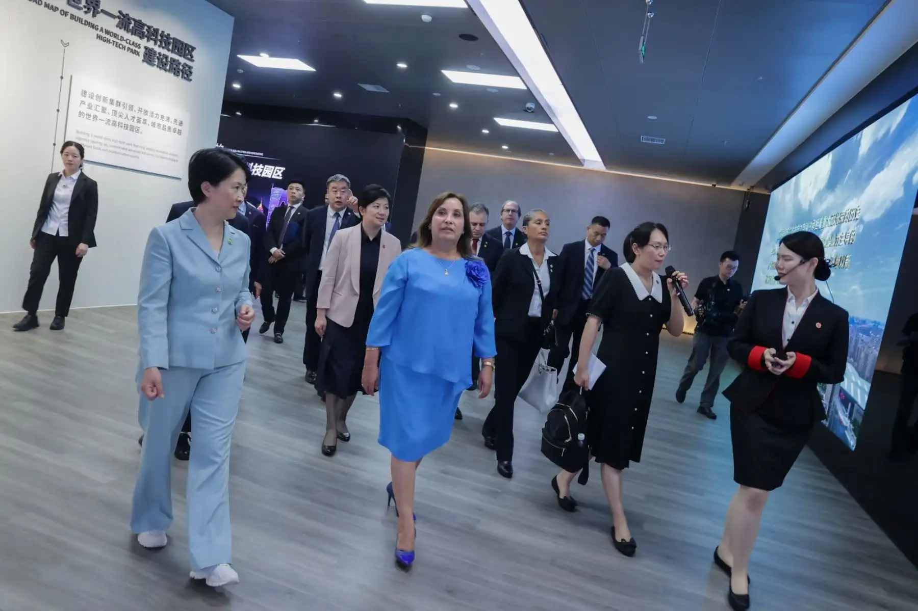 Presidenta de la república visitó el Parque industrial de Suzhóu junto con la delegación oficial peruana. Foto: ANDINA/ Prensa Presidencia