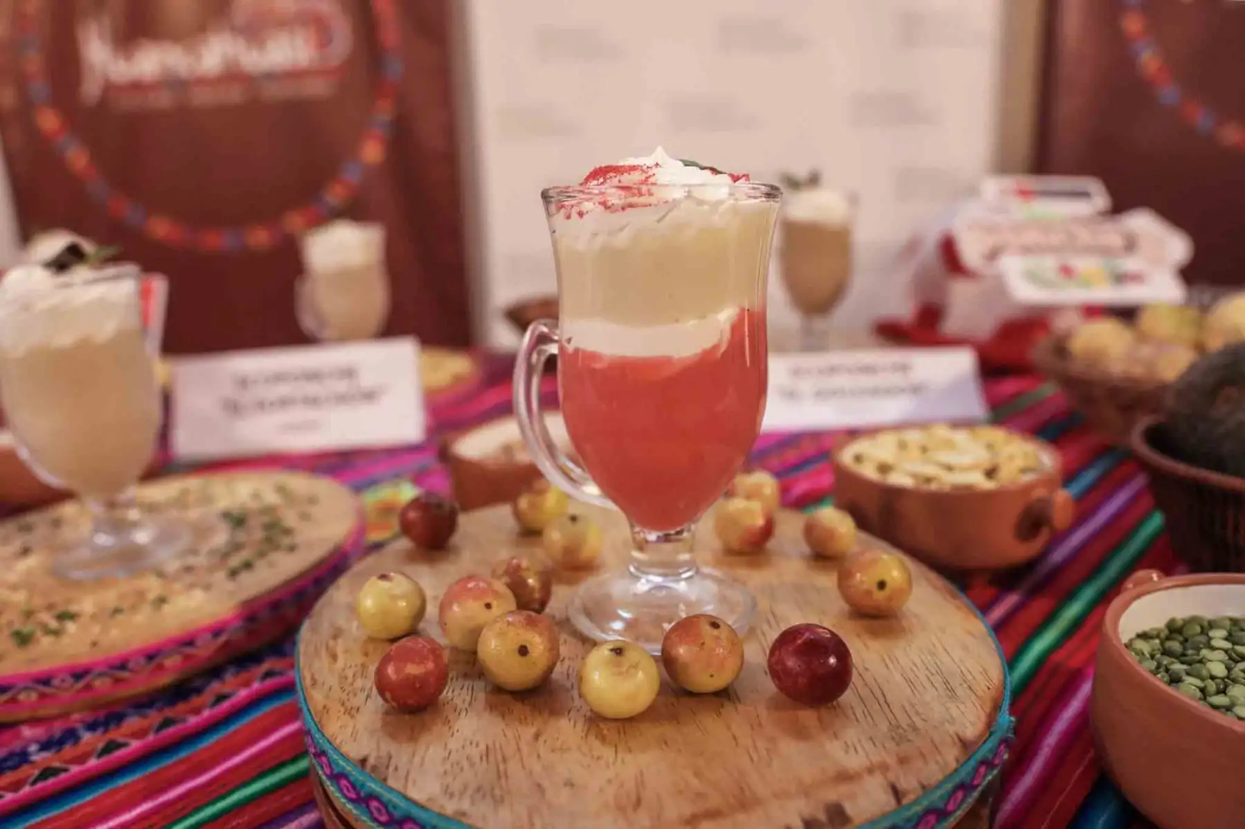 El “Ecoponche de la Blanquirroja”, la nueva bebida estrella preparada con frutos amazónicos como camu camu y guanábana. Foto: ANDINA/ Connie Calderon
