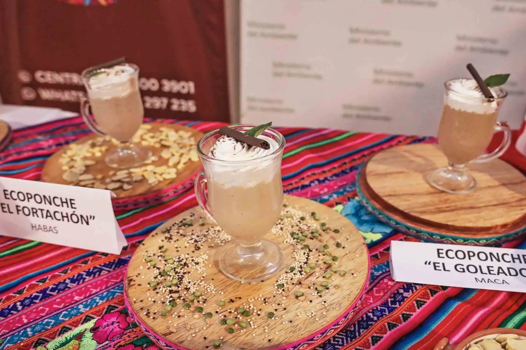 La variedad de bebidas preparadas por el restaurante Huancahuasi en alianza con el Ministerio del Ambiente (Minam), emplean diferentes componentes de la agrobiodiversidad, entre ellos, granos andinos como quinua, cañihua, kiwicha y tarwi, los cuales han posicionado como superalimentos a nivel nacional e internacional. Foto: ANDINA/ Connie Calderon