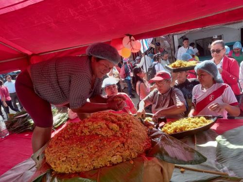 Iquitos inició las celebraciones por la Fiesta de San Pedro y San Pablo con la elaboración del tacacho más grande del mundo. Se anuncian más actividades en honor a los patronos del distrito de Punchana. ANDINA/Difusión