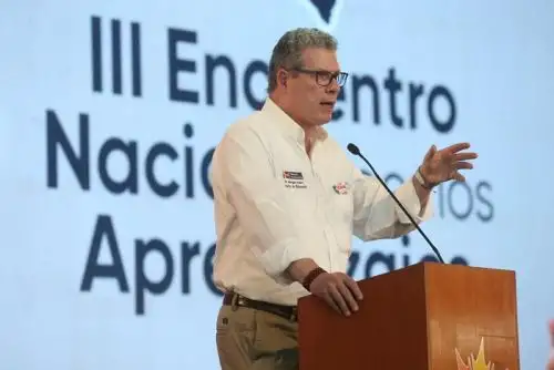 Ministro Morgan Quero participa en Arequipa en el III Encuentro Nacional por los Aprendizajes.