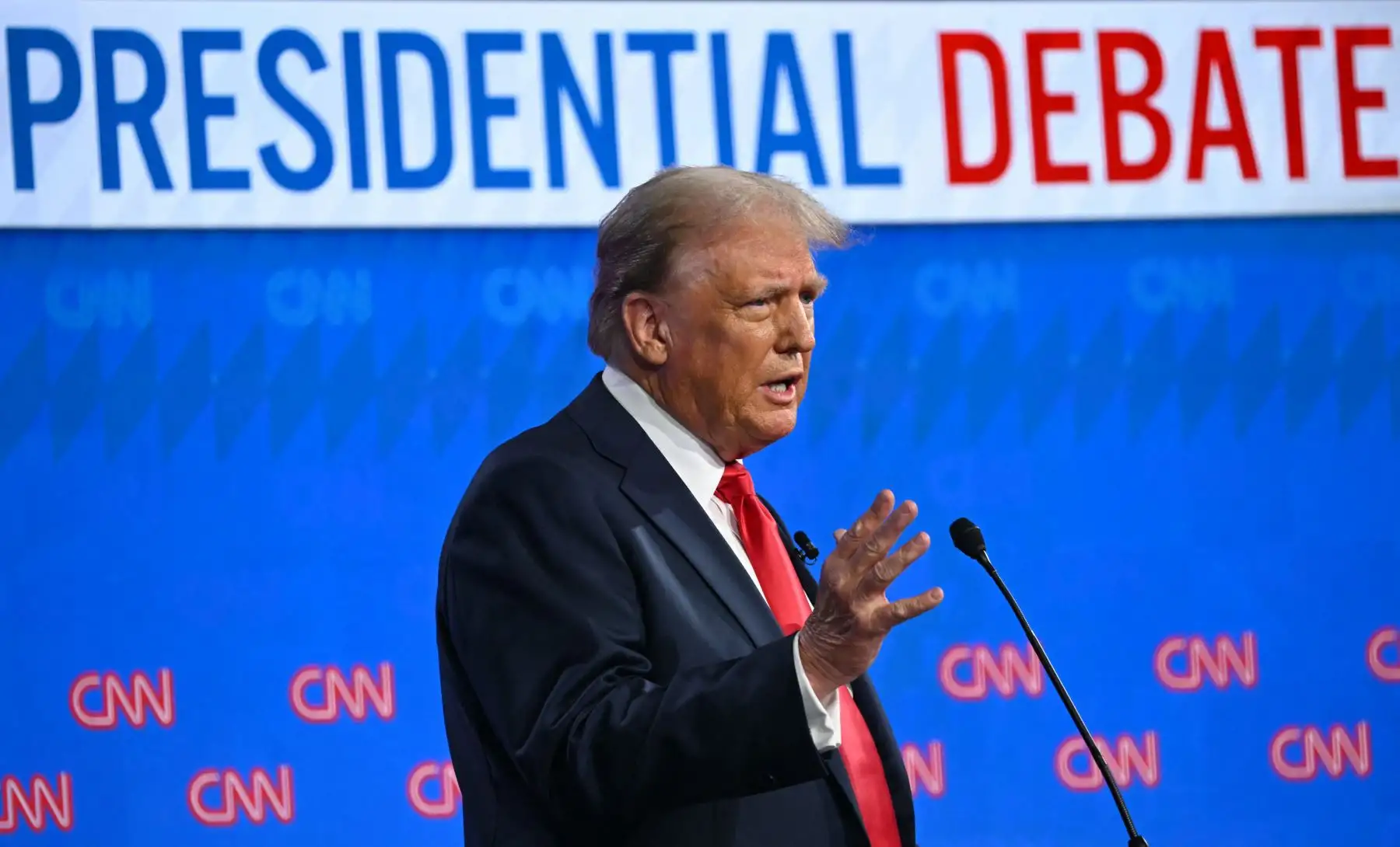 El expresidente estadounidense y candidato presidencial republicano Donald Trump habla mientras participa en el primer debate presidencial de las elecciones de 2024 con el presidente estadounidense Joe Biden. AFP