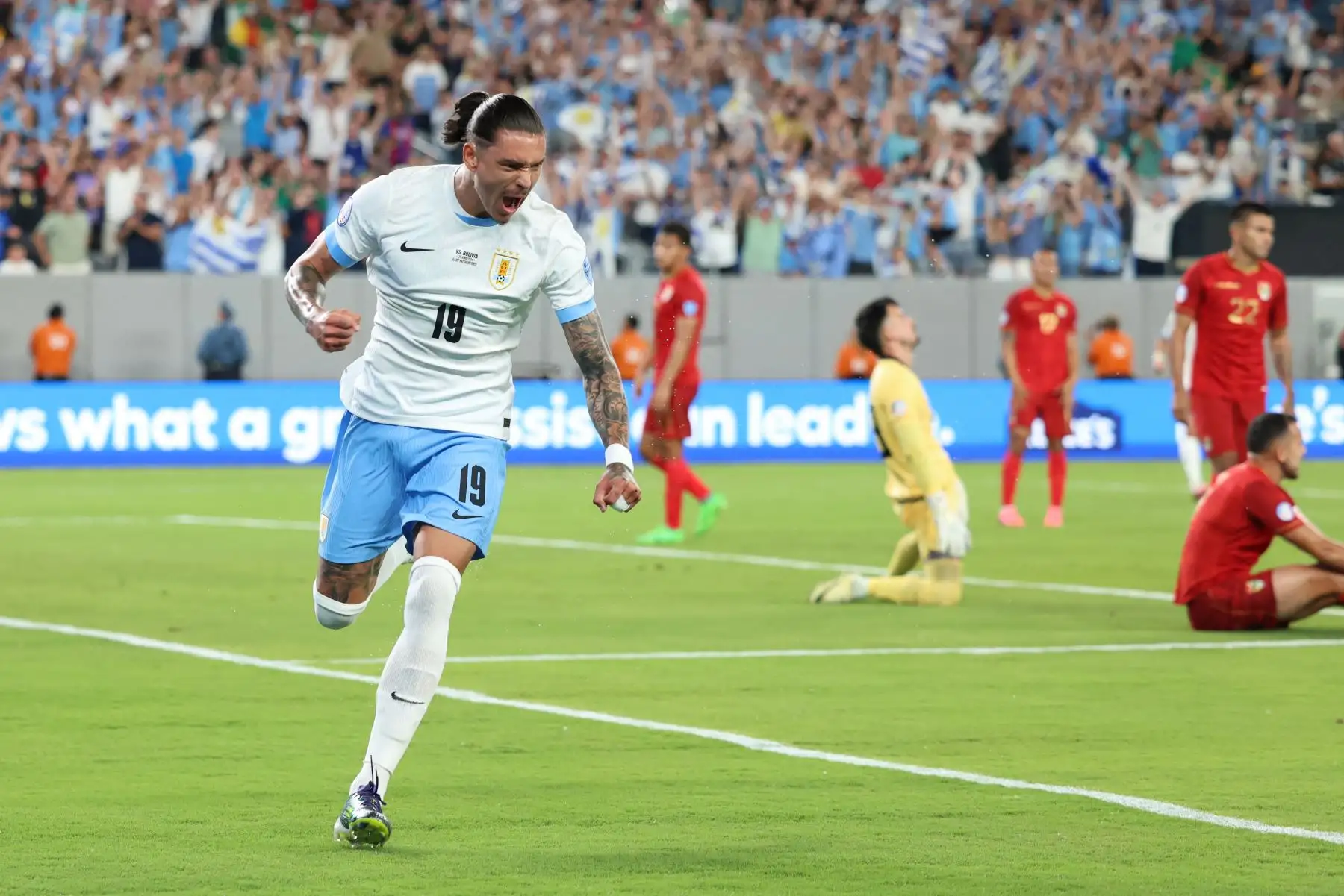 El delantero uruguayo Darwin Núñez celebra marcar el segundo gol de su equipo durante el partido de fútbol del grupo C del torneo Copa América Conmebol 2024 entre Uruguay y Bolivia. Foto: ANDINA/AFP