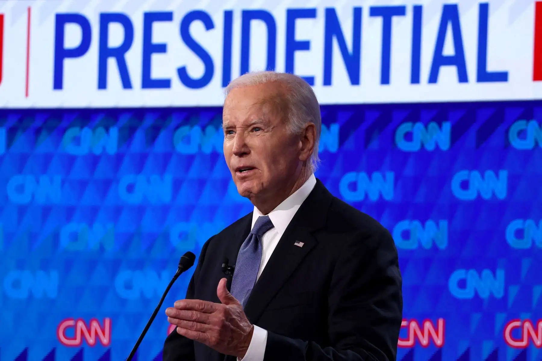 El presidente de Estados Unidos, Joe Biden, pronuncia un discurso durante el debate presidencial de CNN en los estudios de CNN el 27 de junio de 2024 en Atlanta, Georgia. El presidente Biden y el candidato presidencial republicano, el expresidente estadounidense Donald Trump. Foto: ANDINA/AFP