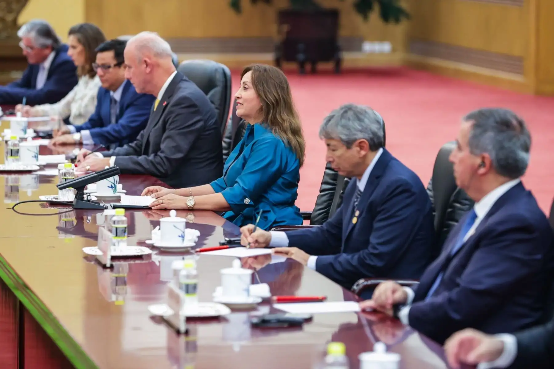 El presidente de China, Xi Jinping, dio la bienvenida este a su homóloga de Perú, Dina Boluarte, en una ceremonia oficial llevada a cabo en la Plaza del Este del Gran Palacio del Pueblo, en Pekín. Foto: ANDINA/Prensa Presidencia