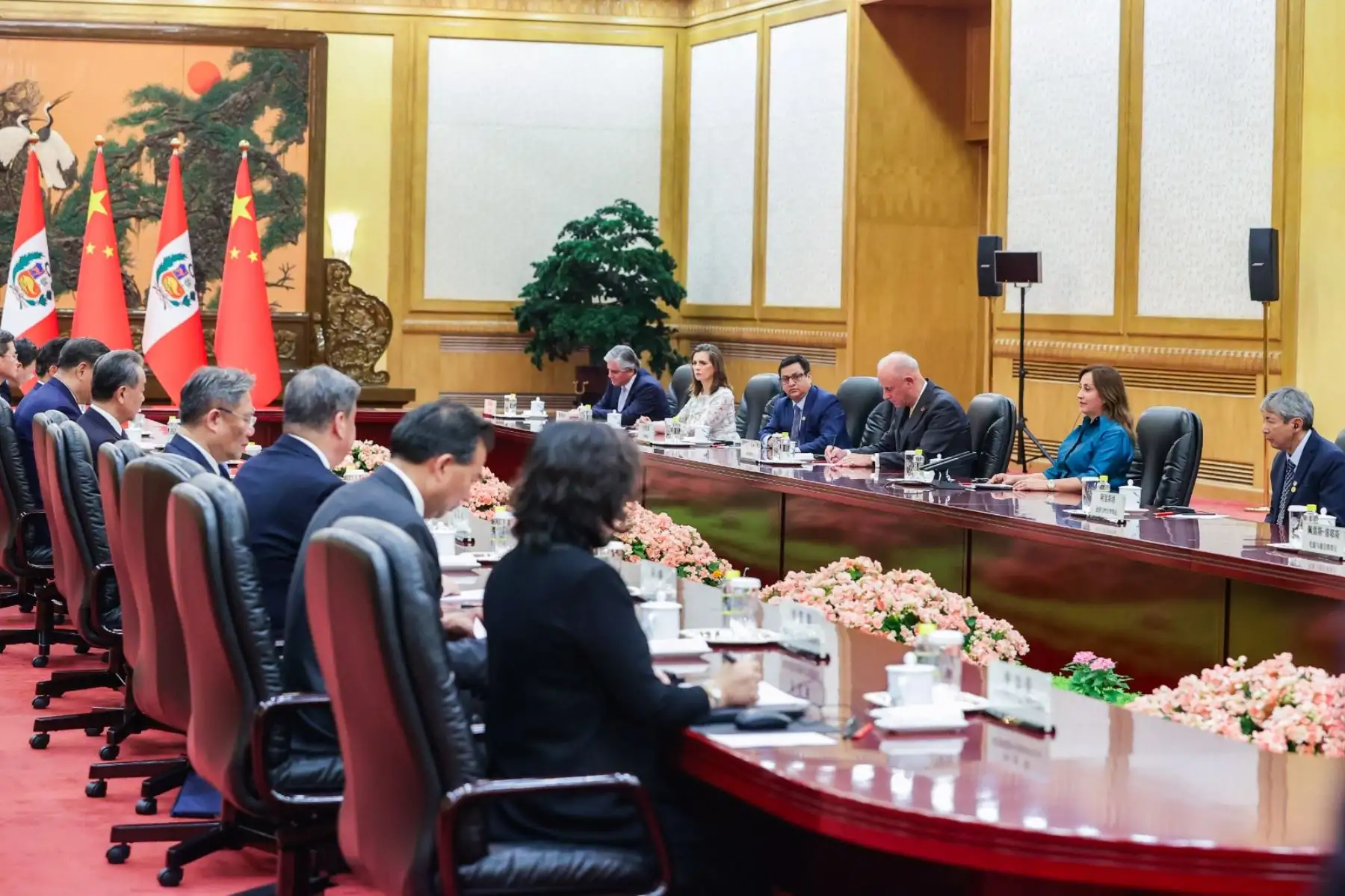 El presidente de China, Xi Jinping, dio la bienvenida este a su homóloga de Perú, Dina Boluarte, en una ceremonia oficial llevada a cabo en la Plaza del Este del Gran Palacio del Pueblo, en Pekín. Foto: ANDINA/Prensa Presidencia