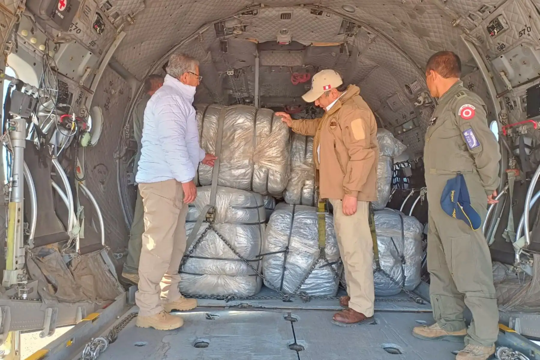 Ministerio de Defensa, a través de las Fuerzas Armadas, desplegó aeronaves y su personal para atender a la población afectada tras el sismo de 7 grados de magnitud en el distrito de Yauca, provincia de Caravelí, en Arequipa.