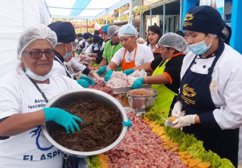 En Puerto Supe elaboraron el plato de ceviche más grande de la región Lima. La actividad se realizó en el marco del Día Nacional del Ceviche que se celebra hoy 28 de junio. ANDINA/Difusión