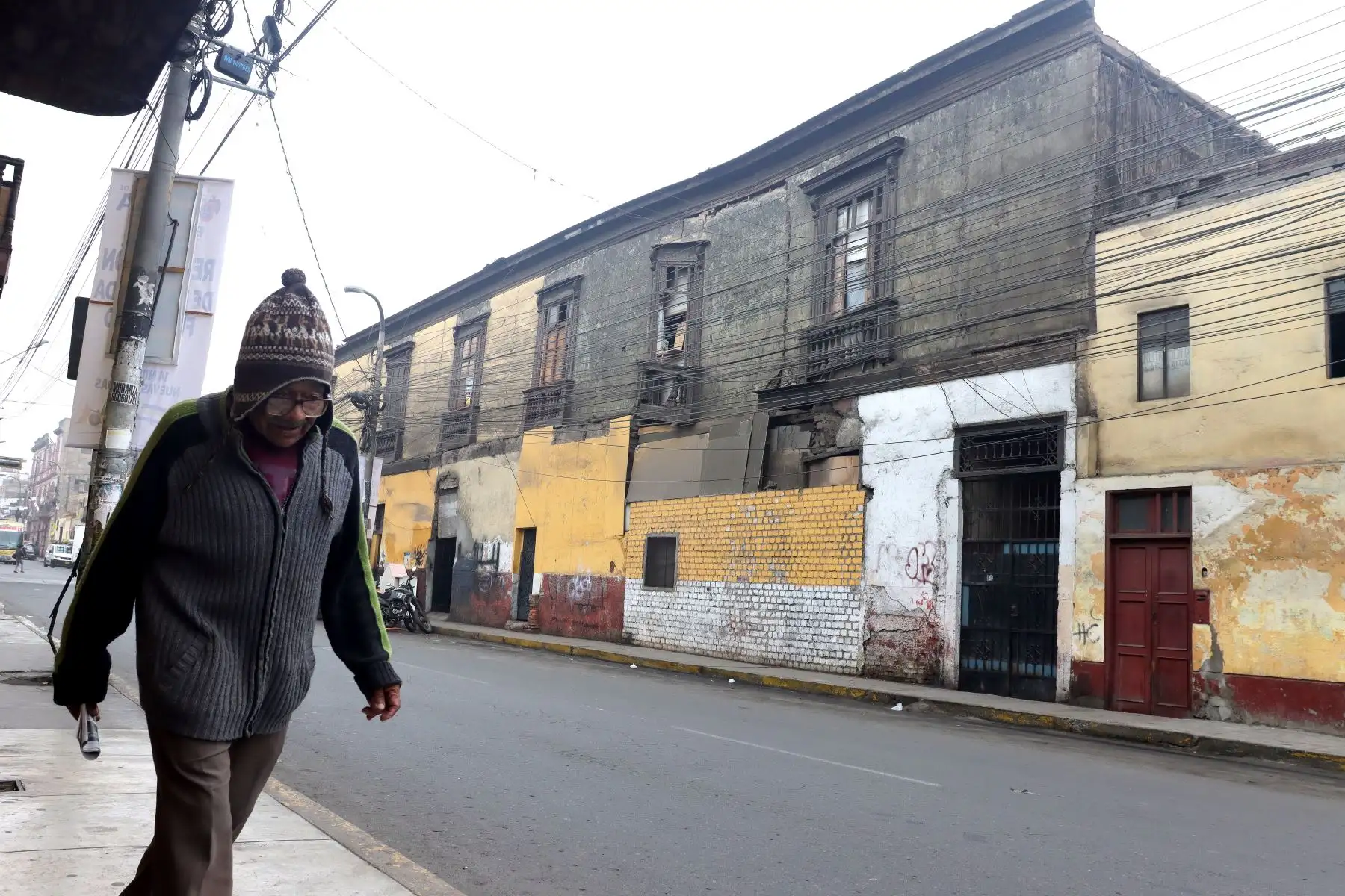 Viejas casonas históricas y balcones en mal estado a punto de colapsar en los distritos del Rímac y Cercado de Lima.
Recorrido por los jirón Pizarro cuadra 3, Rímac. 
Foto: ANDINA / Lino Chipana.