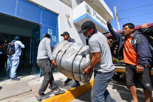 Ejecutivo lleva apoyo a zonas afectadas tras el sismo en Arequipa