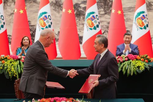 Ceremonia de firma de convenios entre gobierno peruano y la República Popular China