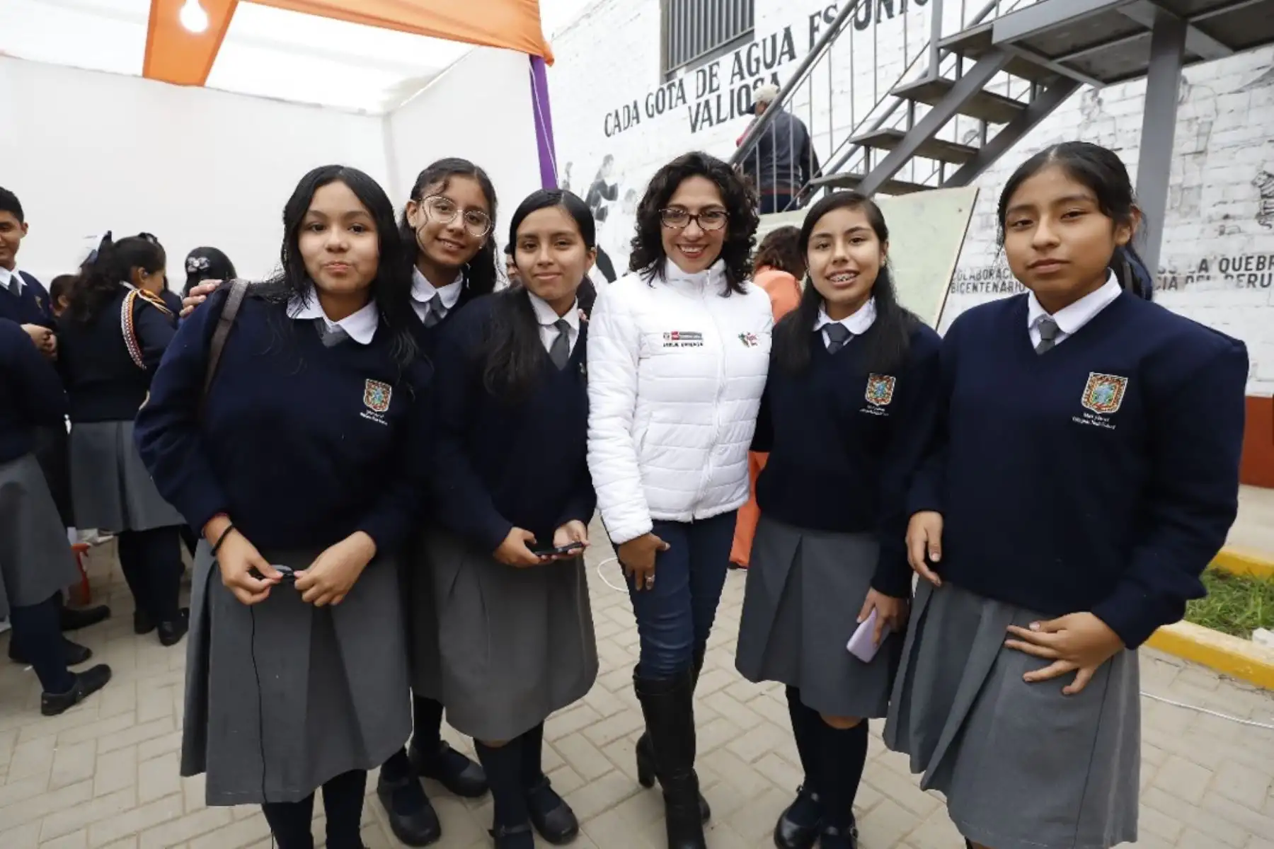 Ministra Leslie Urteaga participó de hito histórico en San Luis de Cañete, donde distinguió como Personalidad Meritoria de la Cultura a destacados ciudadanos afroperuanos. Foto: Difusión