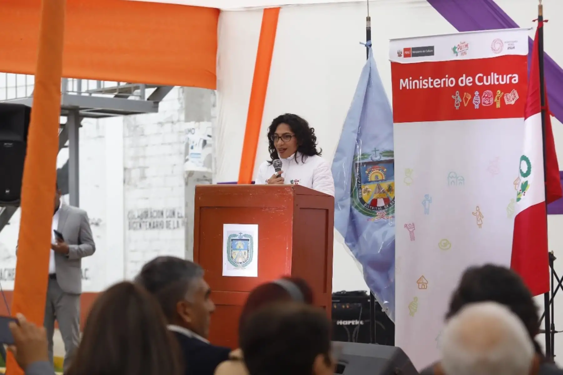 Ministra Leslie Urteaga participó de hito histórico en San Luis de Cañete, donde distinguió como Personalidad Meritoria de la Cultura a destacados ciudadanos afroperuanos. Foto: Difusión