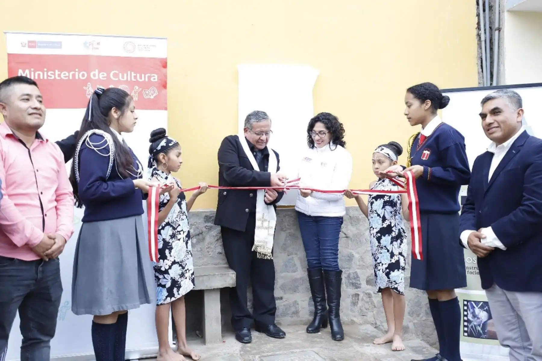 Ministra Leslie Urteaga participó de hito histórico en San Luis de Cañete, donde distinguió como Personalidad Meritoria de la Cultura a destacados ciudadanos afroperuanos. Foto: Difusión