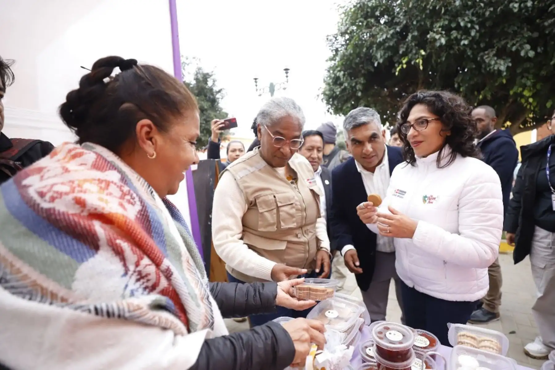 Ministra Leslie Urteaga participó de hito histórico en San Luis de Cañete, donde distinguió como Personalidad Meritoria de la Cultura a destacados ciudadanos afroperuanos. Foto: Difusión