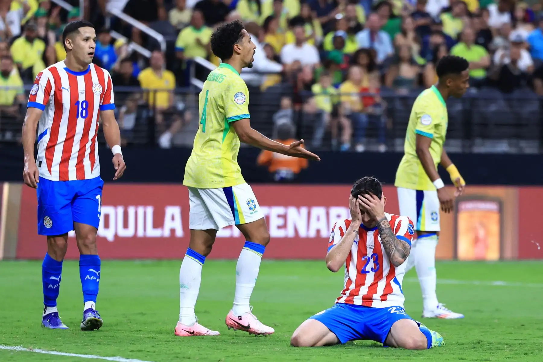 Mathias Villasanti de Paraguay reacciona durante el partido del Grupo D de la CONMEBOL Copa América 2024 entre Paraguay y Brasil. Foto: ANDINA/ AFP