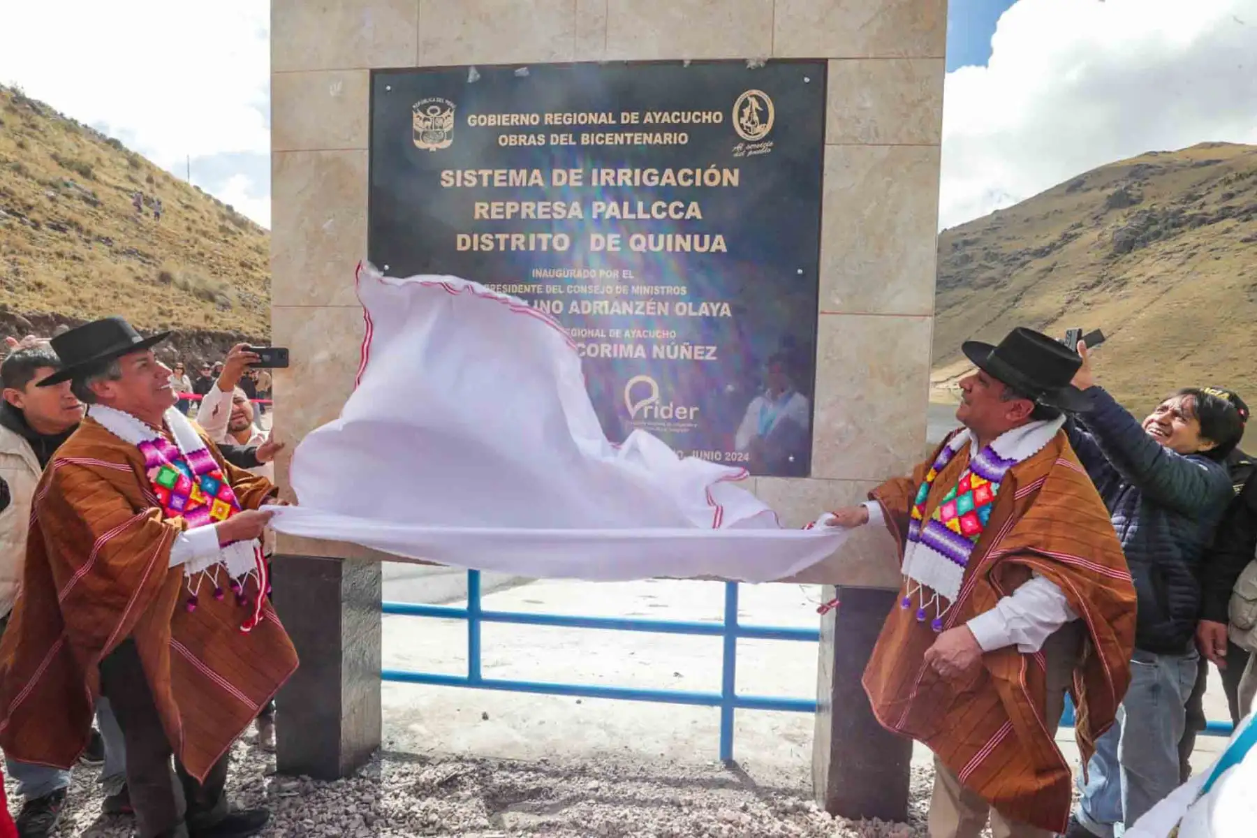El presidente del Consejo de Ministros, Gustavo Adrianzén, participa en la inauguración del proyecto de construcción de la Represa Pallca. Foto: PCM