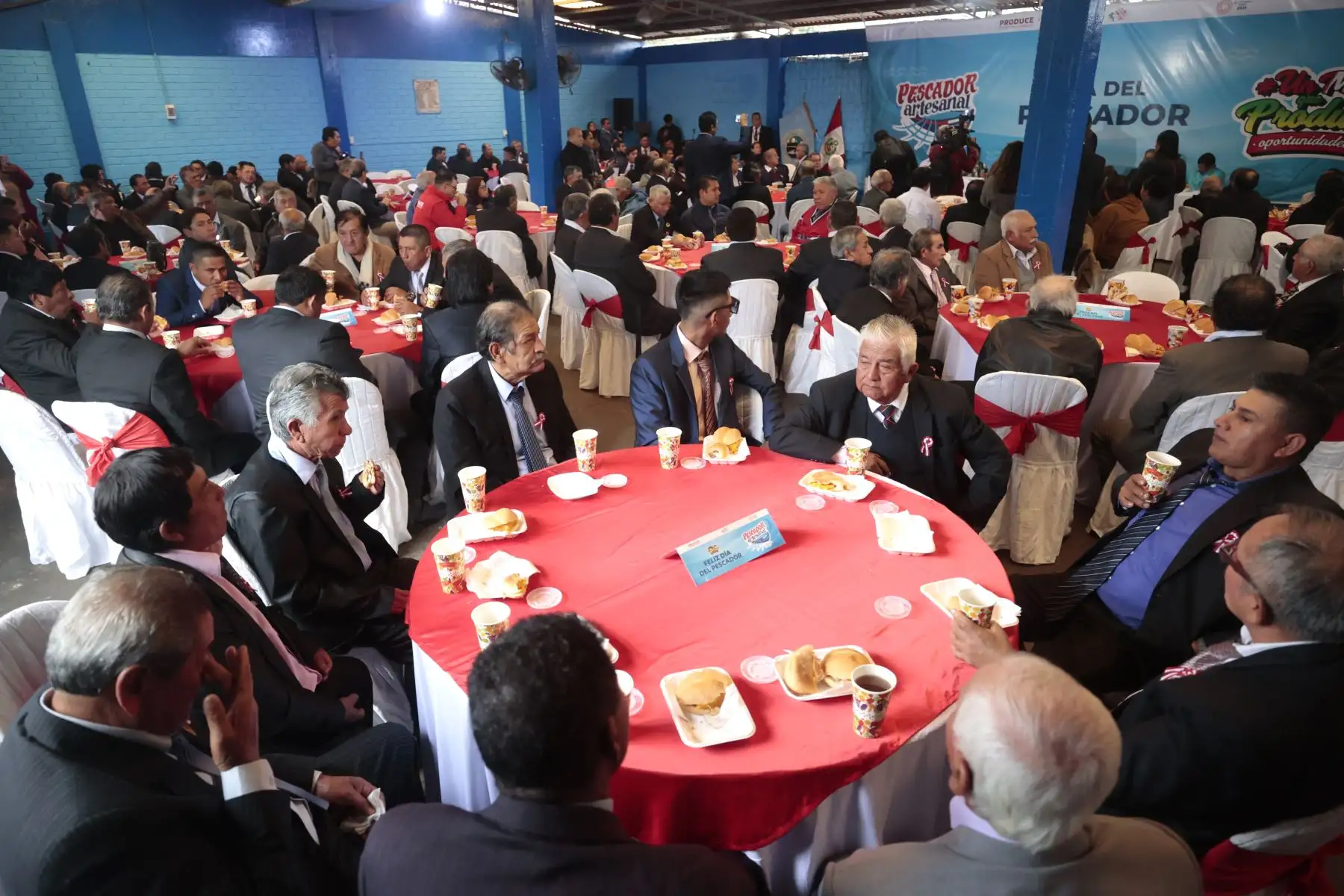 En el marco del Día del Pescador, el ministro de la Producción, Sergio González, participa en la ceremonia de celebración del día del Pescador Artesanal del año 2024” que se realiza en las instalaciones del DPA Chorrillos. Foto: ANDINA/Vidal Tarqui