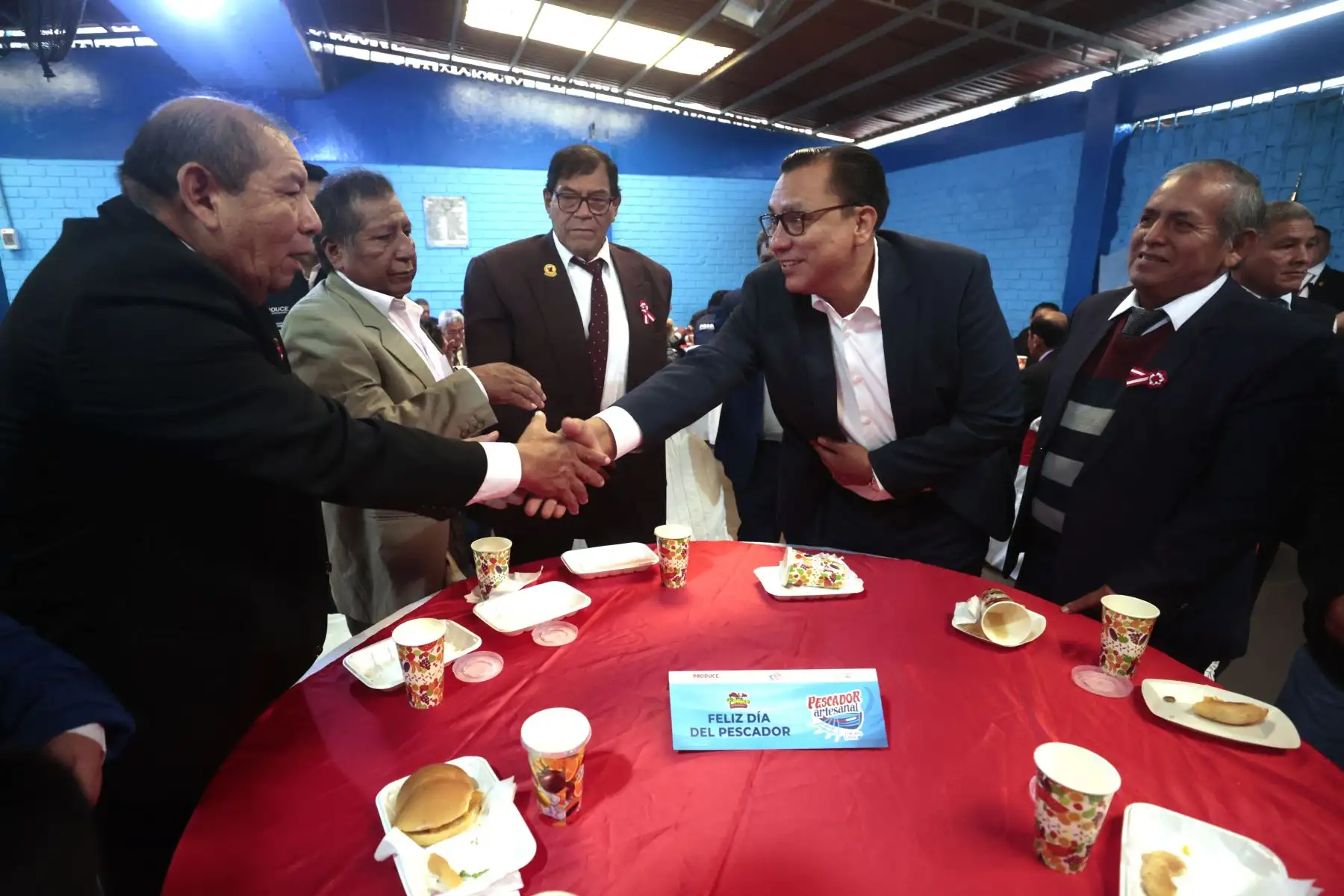 En el marco del Día del Pescador, el ministro de la Producción, Sergio González, participa en la ceremonia de celebración del día del Pescador Artesanal del año 2024” que se realiza en las instalaciones del DPA Chorrillos. Foto: ANDINA/Vidal Tarqui