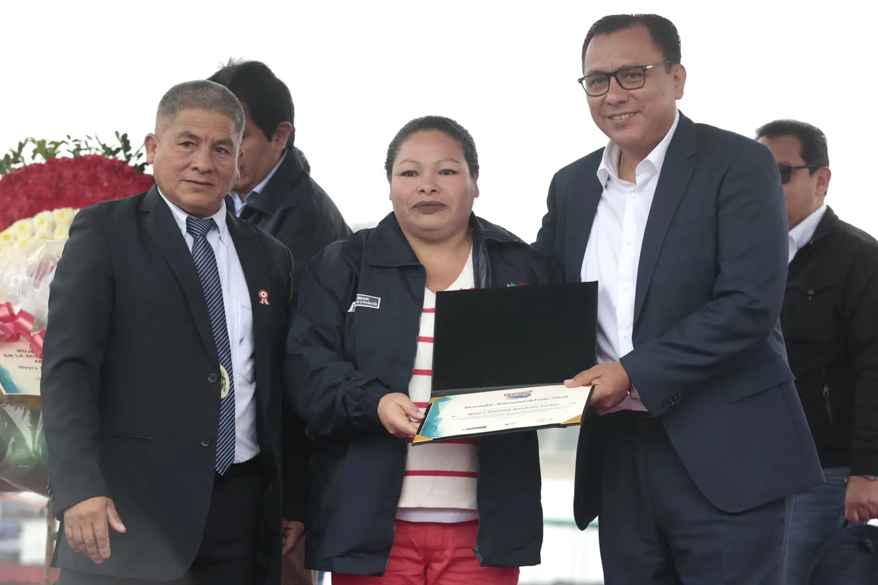 En el marco del Día del Pescador, el ministro de la Producción, Sergio González, participa en la ceremonia de celebración del día del Pescador Artesanal del año 2024” que se realiza en las instalaciones del DPA Chorrillos. Foto: ANDINA/Vidal Tarqui
