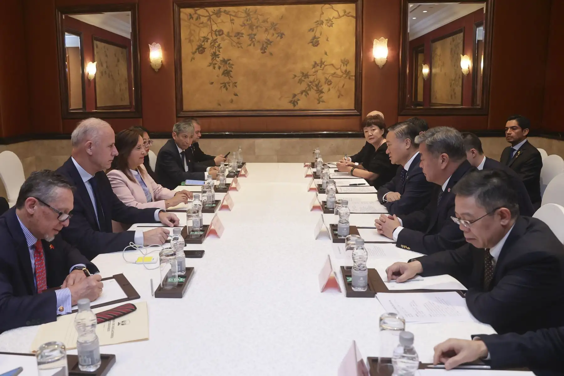 Mandataria Dina Boluarte sostuvo reunión con presidente de China Minmetals Corporation. Foto: ANDINA/Prensa Presidencia