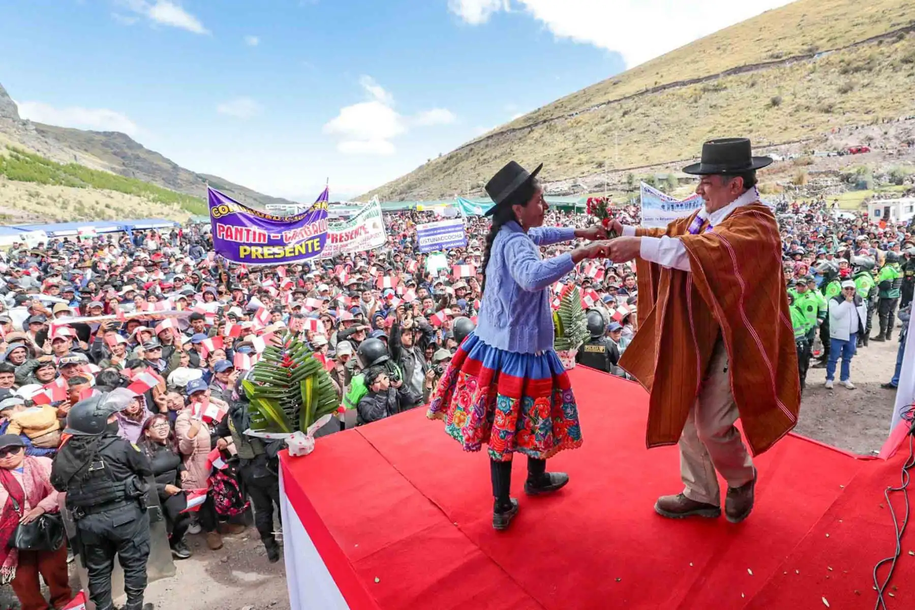 El presidente del Consejo de Ministros, Gustavo Adrianzén, participa en la inauguración del proyecto de construcción de la Represa Pallca. Foto: PCM
