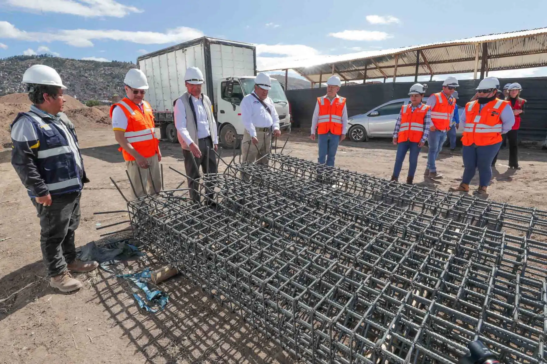 El presidente del Consejo de Ministros, Gustavo Adrianzén, supervisó los trabajos que se realizan en la Universidad Nacional San Cristóbal de Huamanga, donde se implementan la residencia y el comedor para deportistas. Foto: PCM