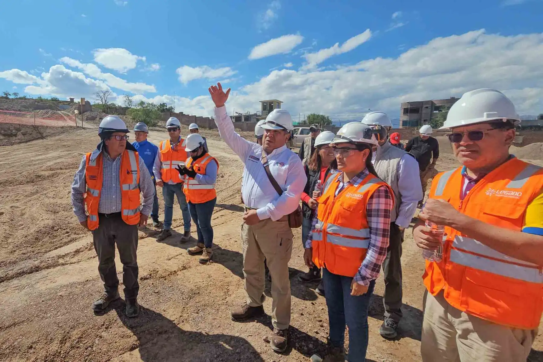 El presidente del Consejo de Ministros, Gustavo Adrianzén, supervisó los trabajos que se realizan en la Universidad Nacional San Cristóbal de Huamanga, donde se implementan la residencia y el comedor para deportistas. Foto: PCM