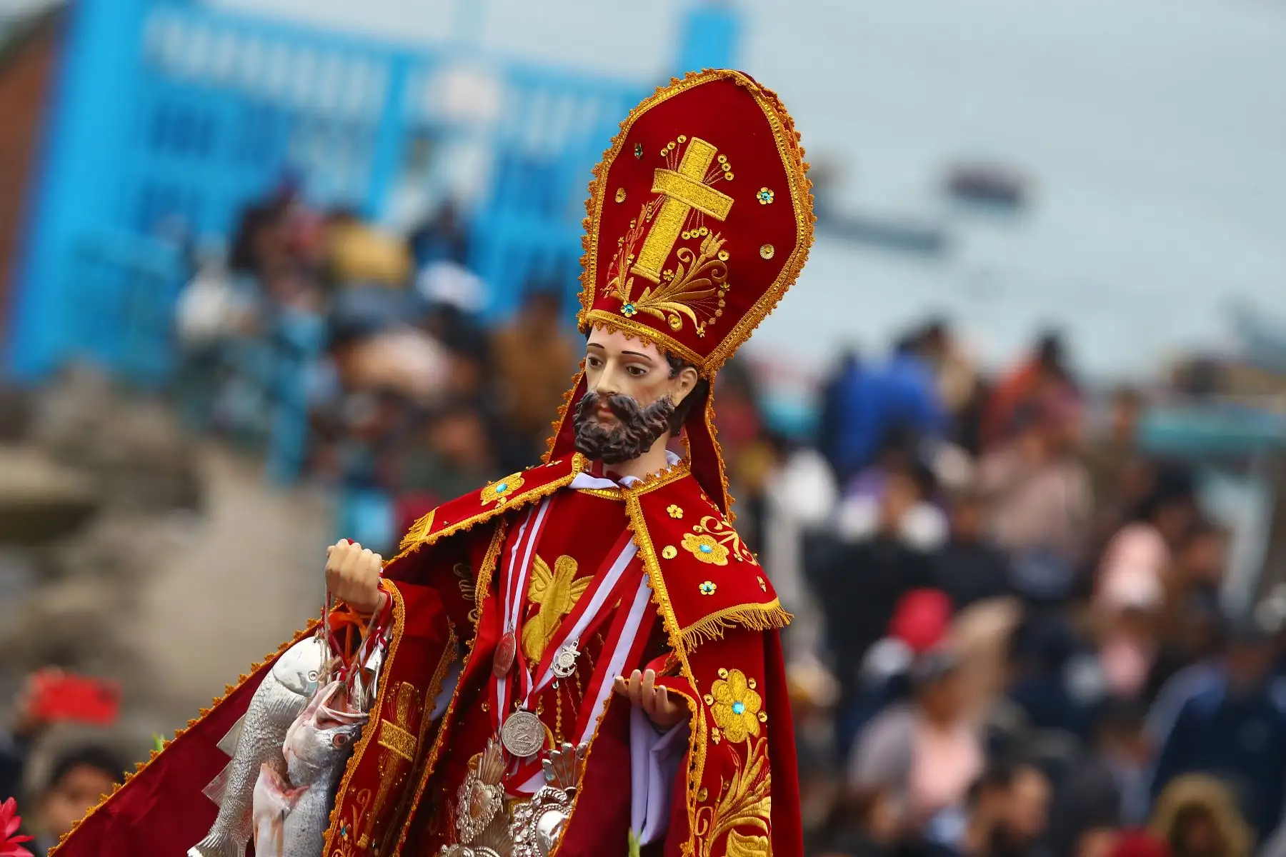 En el distrito de Chorrillos se celebra  dos festividades más importantes : el Día de San Pedro y San Pablo y el aniversario de la inmolación del mártir chorrillano, José Olaya Balandra. Cientos de limeños celebran con procesión religiosa, conciertos en vivo, desfiles cívico-militares y diversos eventos.
Foto: ANDINA/Eddy Ramos