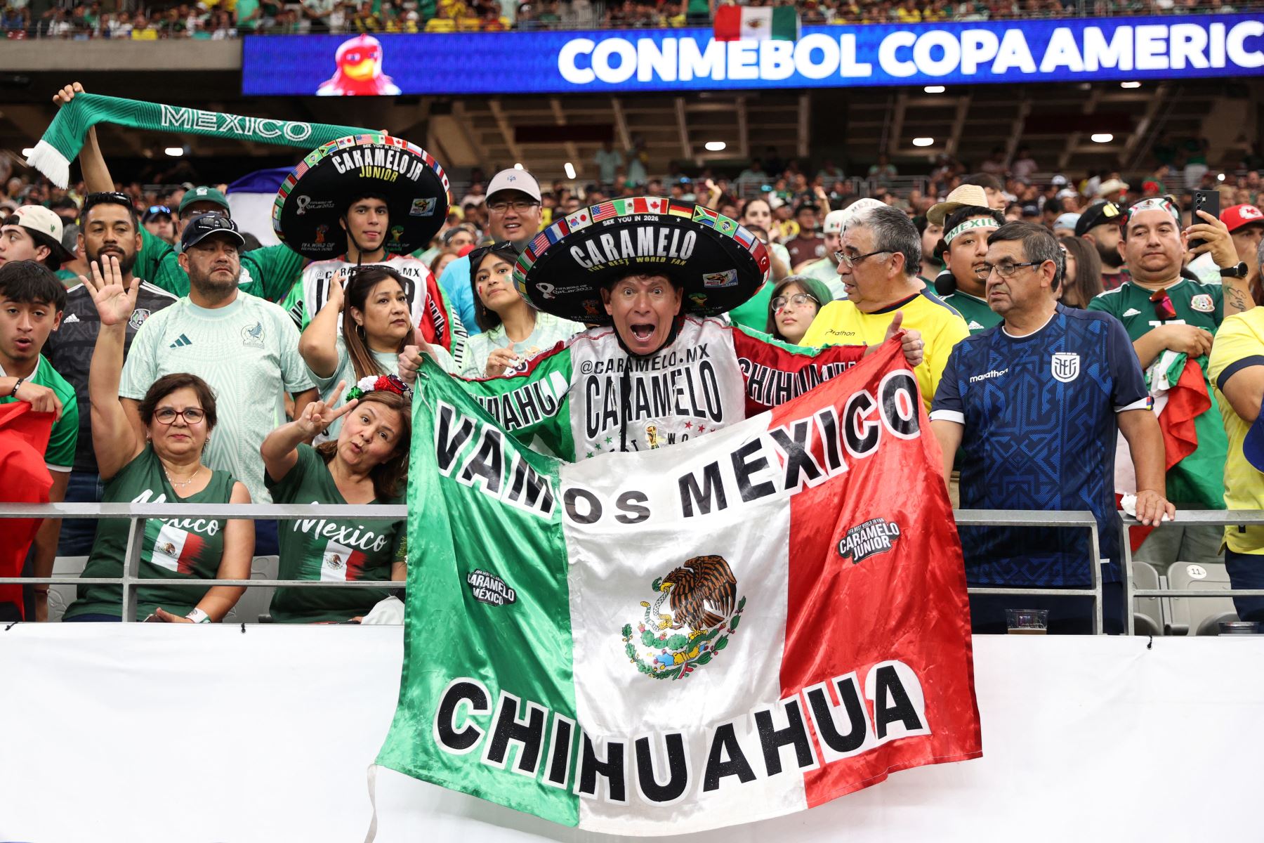 Los fanáticos de México reaccionarán en la primera mitad durante el partido del Grupo D de la CONMEBOL Copa América 2024 entre México y Ecuador en el State Farm Stadium.
Foto: AFP