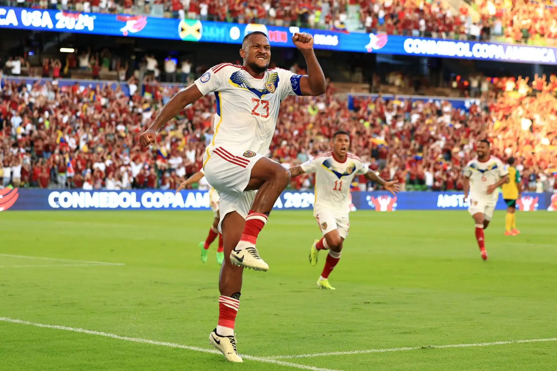 Salomón Rondón de Venezuela celebra luego de anotar un gol en la segunda mitad durante el partido del Grupo B de la CONMEBOL Copa América 2024 entre Jamaica y Venezuela.
Foto: AFP
