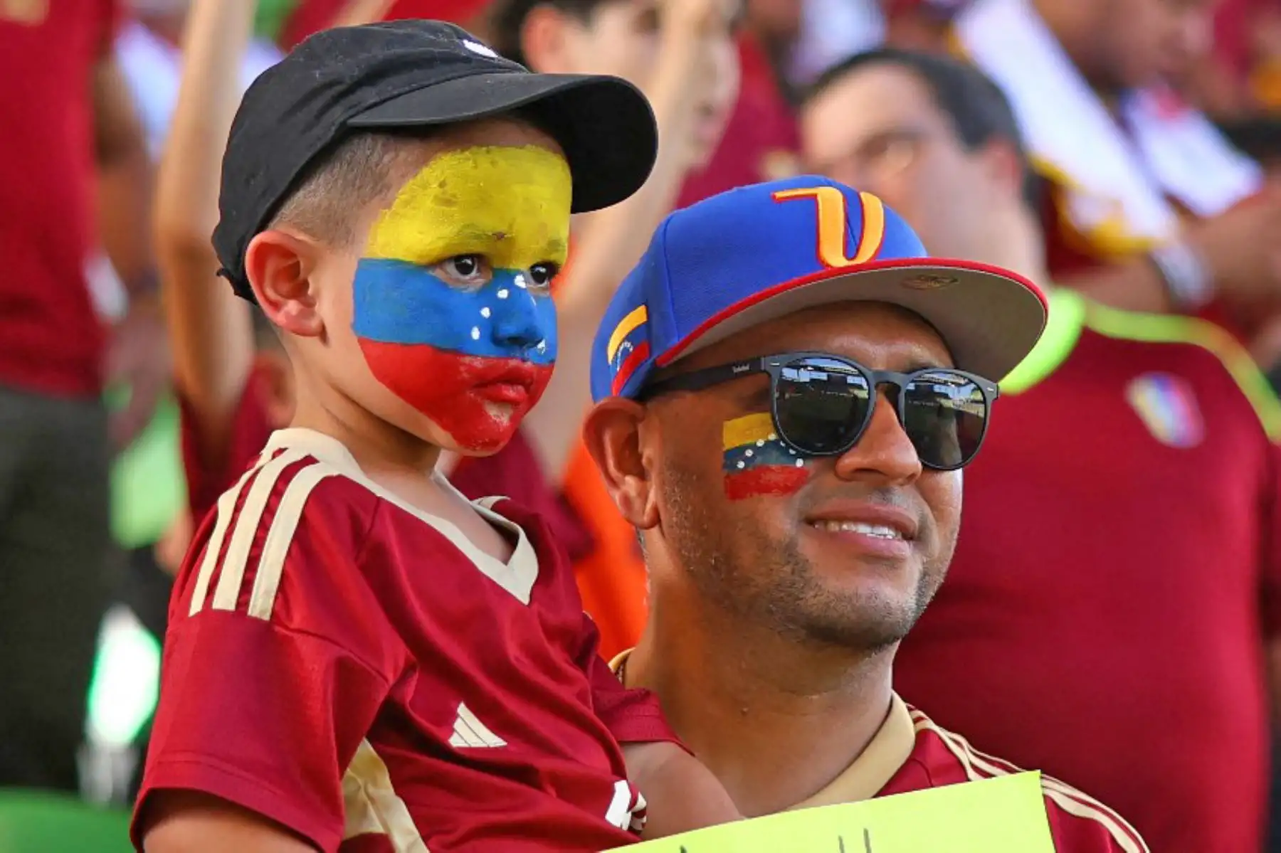 Seguidores de Venezuela asisten al partido de fútbol del grupo B del torneo Copa América Conmebol 2024 en el estadio Q2 en Austin, Texas. Foto: AFP