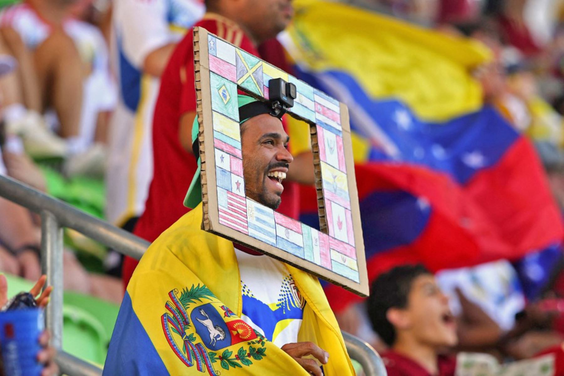Seguidores de Venezuela asisten al partido de fútbol del grupo B del torneo Copa América Conmebol 2024 en el estadio Q2 en Austin, Texas. Foto: AFP
