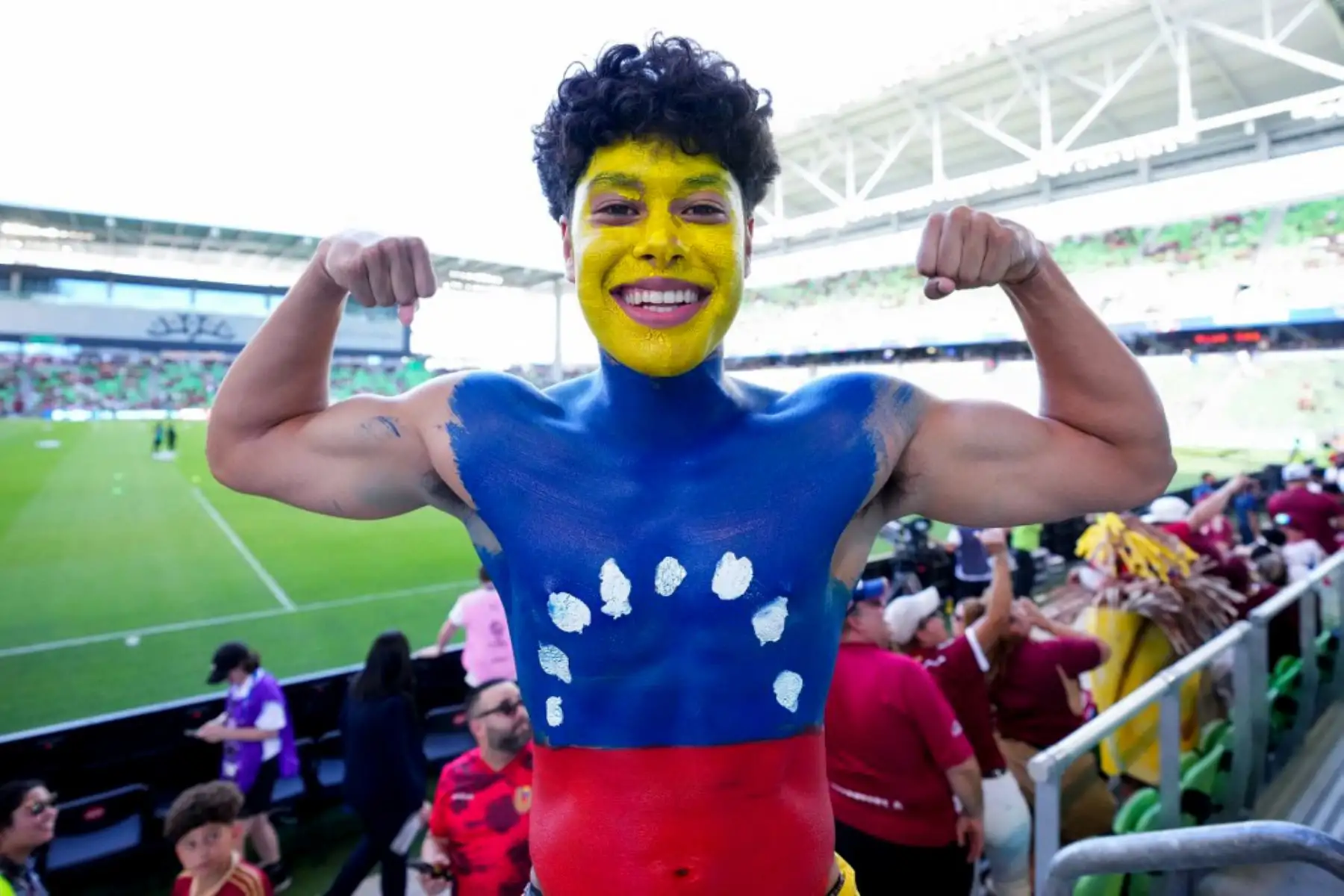 Un fanático de Venezuela posa antes del partido del Grupo B de la CONMEBOL Copa América 2024 entre Jamaica y Venezuela en el Estadio Q2 en Austin, Texas. Foto: AFP