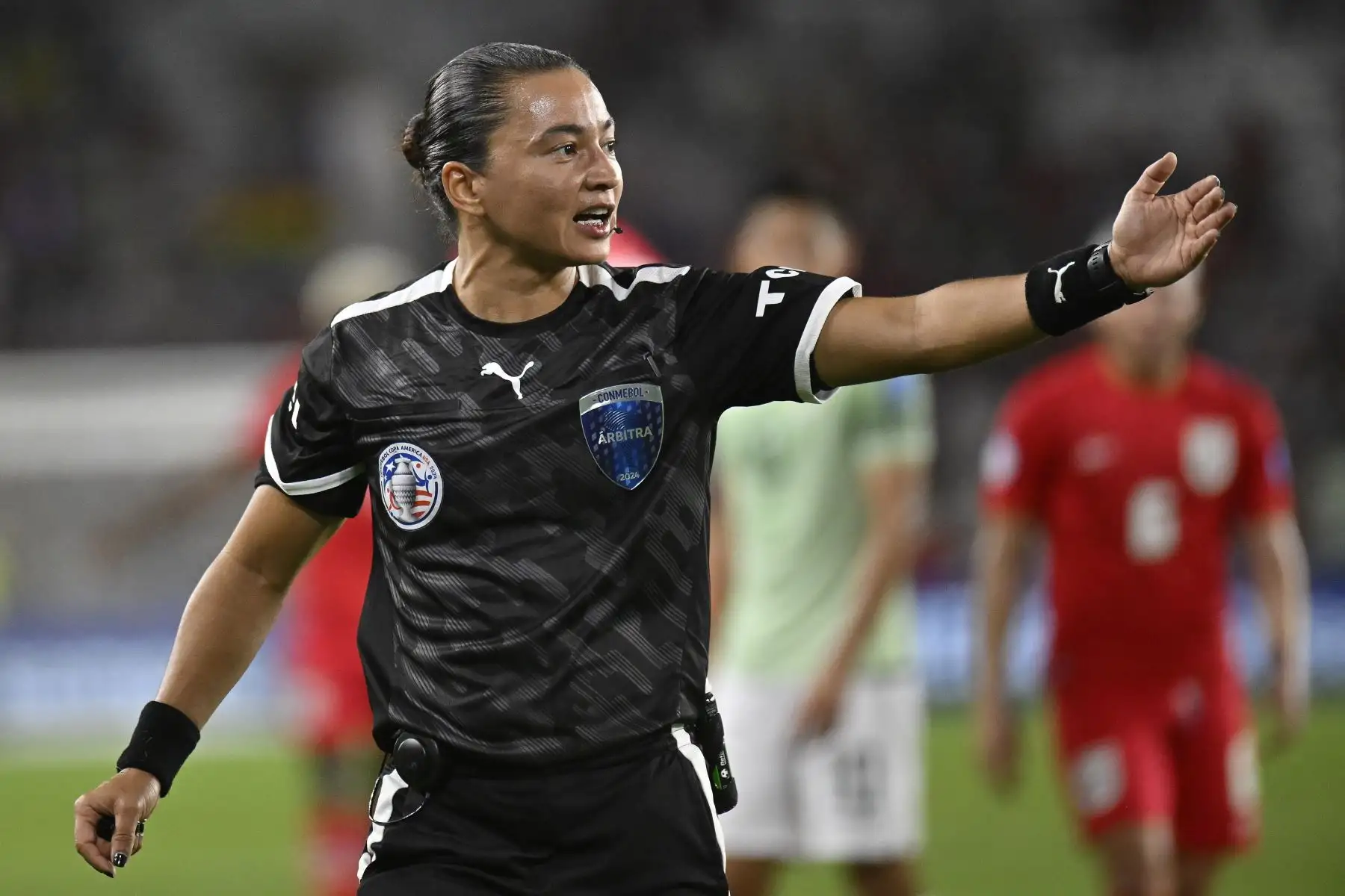 Alves dirigió cuatro partidos del Mundial femenino de la FIFA de Australia-Nueva Zelanda 2023 y cuatro más en la cita de Francia-2019. Foto: EFE