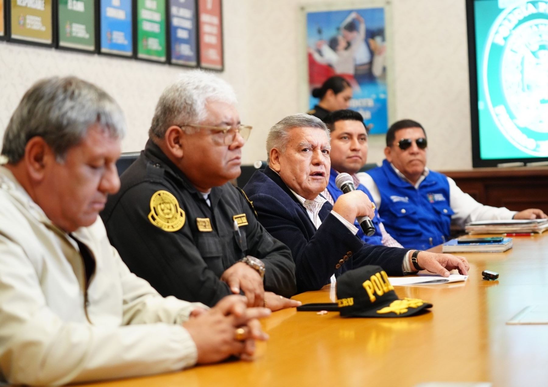 El gobernador regional de La Libertad, César Acuña, anunció que solicitará al Ejecutivo ampliar el estado de emergencia en Trujillo ante la próxima cita del Foro APEC que se celebrará en agosto en la capital de La Libertad.