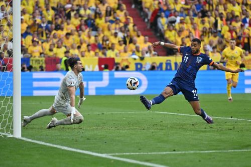 Países Bajos y Rumanía disputan un lugar en cuartos de final de la Eurocopa
