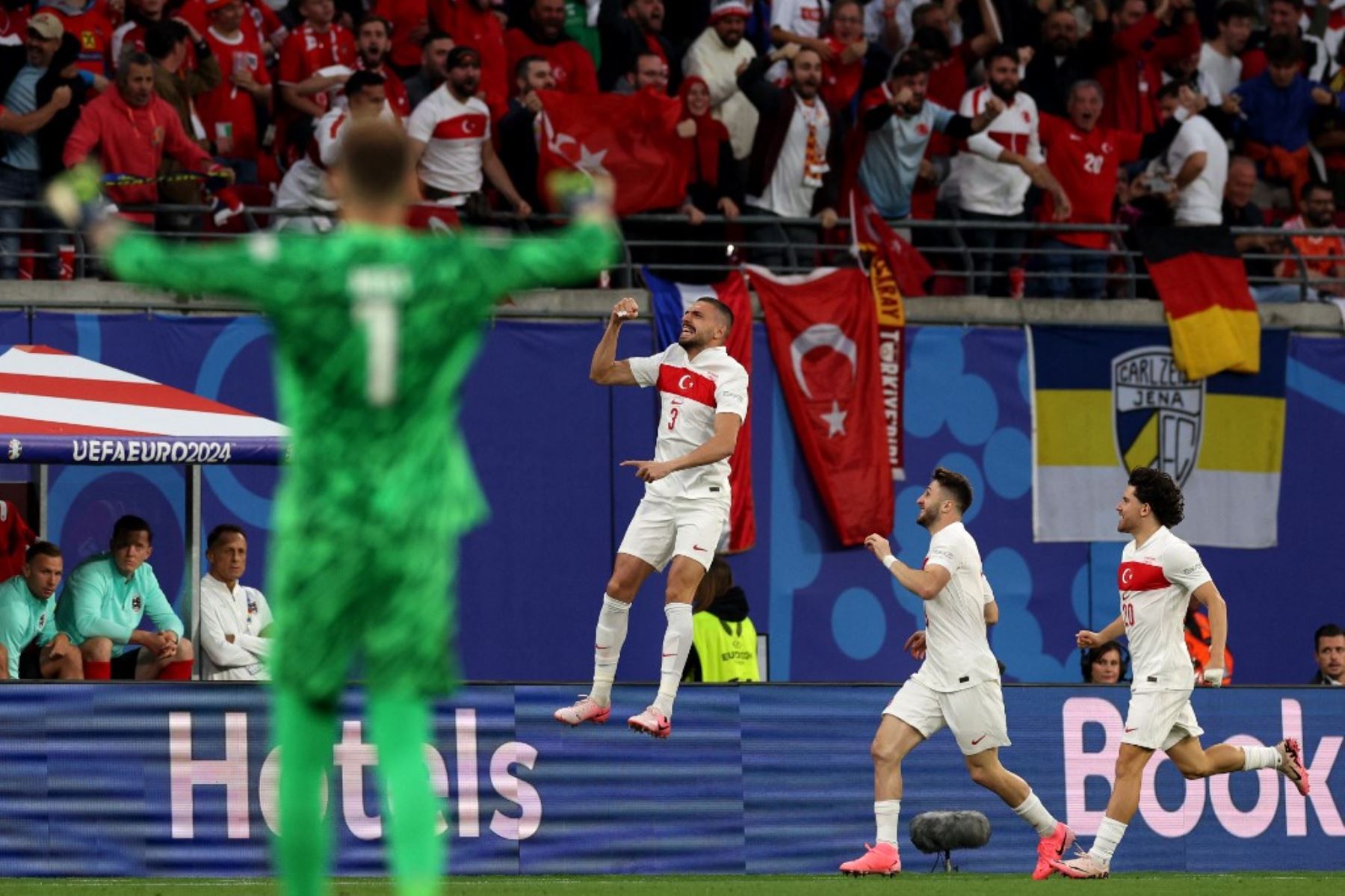 Merih Demiral anota en el primer minuto el gol para Turquía, que derrota 1-0 a Austria
