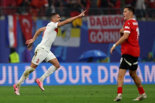 Merih Demiral coloca el 2-0 con el que Turquía vence 2-0 a Austria por los octavos de final de la Eurocopa 2025