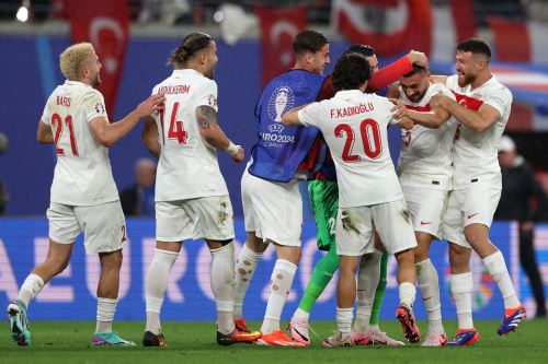 Turquía se impuso 2-1 a Austria y se cita con Países Bajos en los cuartos de final