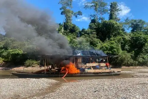 Niños y adolescentes, entre siete y quince años de edad, estaban siendo explotados en esta actividad ilícita.