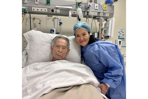 Keiko Fujimori y su padre, el expresidente Alberto Fujimori, en la Clínica Delgado. ANDINA/Difusión