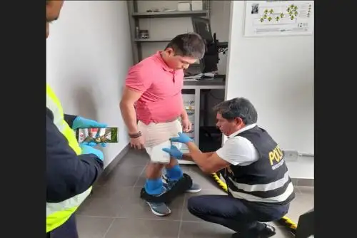 El alcaloide de cocaína que llevaba el sentenciado pesaba casi dos kilos.