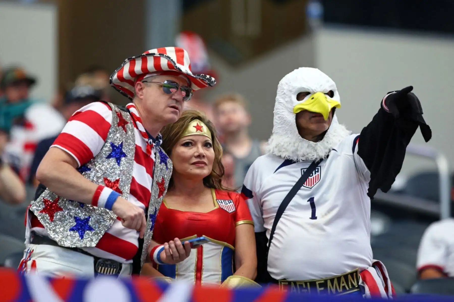 Hinchas de la selección de EE.UU. asisten al partido de fútbol del grupo C del torneo Copa América Conmebol 2024 entre EE.UU. y Bolivia en el estadio AT&T en Texas, EE.UU., el 23 de junio de 2024. Foto: AFP