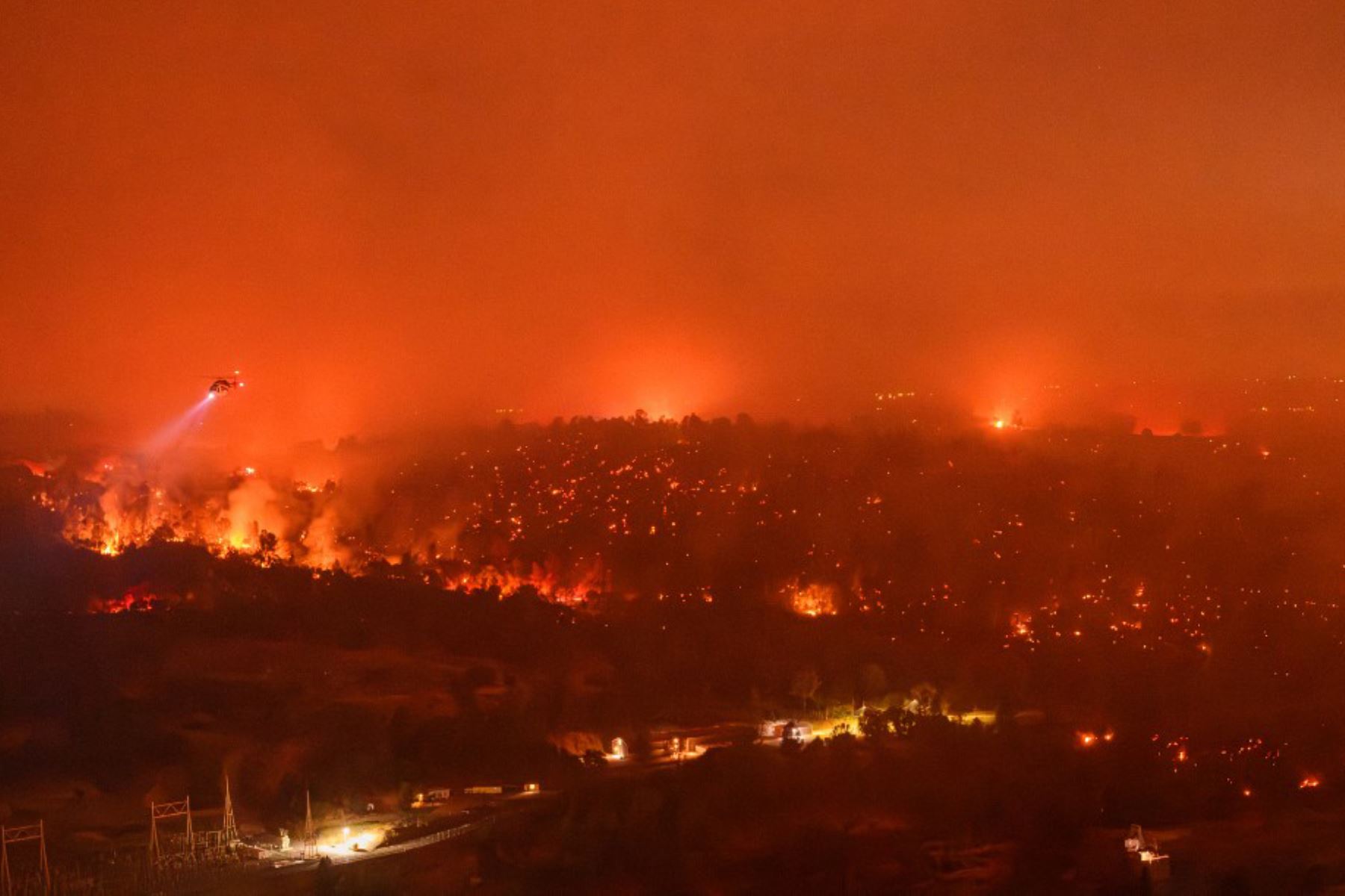 La localidad está a unos 110 kilómetros al norte de Sacramento, la capital de California, y a tan sólo 38 de Paradise, comunidad arrasada en 2018 por el devastador incendio Camp, el más letal de la historia del estado, con unos 85 fallecidos. Foto: AFP