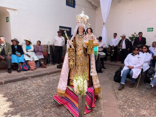 La población del distrito de Huarocondo, ubicado en la provincia de Anta, en Cusco, celebraron la restauración de la imagen de la Virgen del Carmen, patrona de ese pueblo que fue rehabilitada por especialistas de la Dirección de Cultura.  ANDINA/Difusión