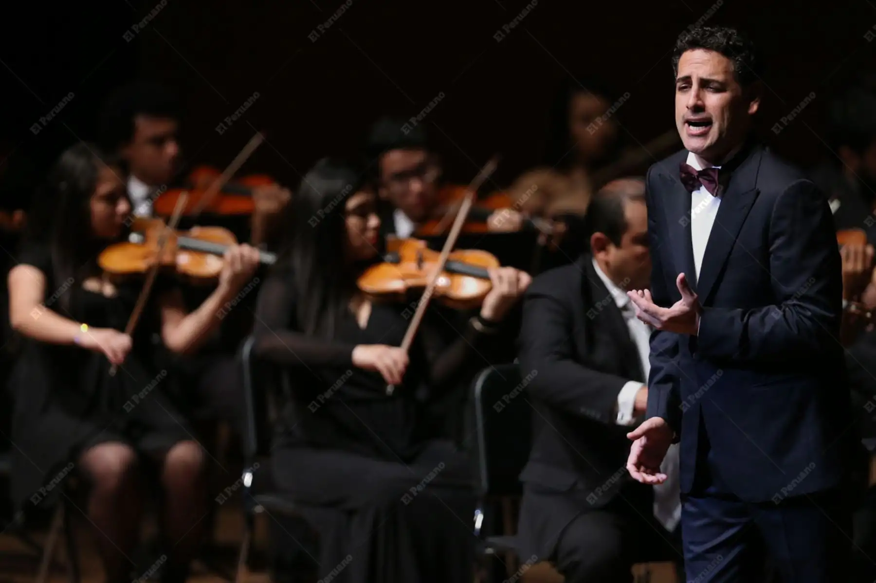 Lima - 11 octubre 2015 /  Juan Diego Florez, se presenta en el Gran Teatro Nacional ante los asistentes a  la Reunión Anual del Banco Mundial y del FMI . Foto: Diario Oficial El Peruano / Melina Mejía