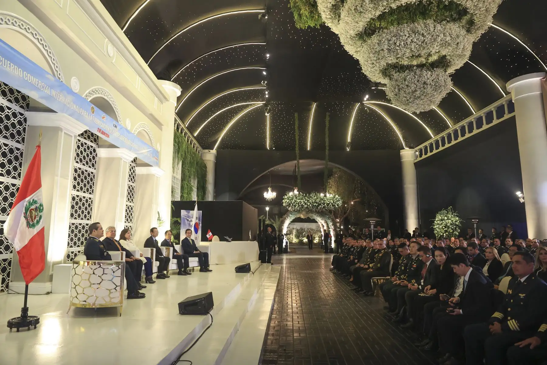 Firma del acuerdo comercial entre el Seman Perú SAC y Korea Aerospace Industries. Foto: ANDINA/ Prensa Presidencia